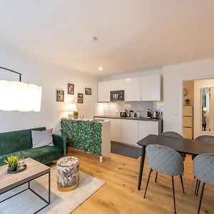Modern City Center Apartment