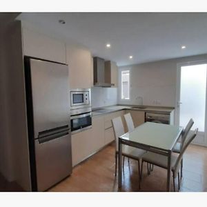 Appartement à 3 Chambres à Coucher