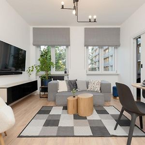 Warsaw Central Apartment 10 Min Walk From Palace Of Culture & Science By Noclegi Renters