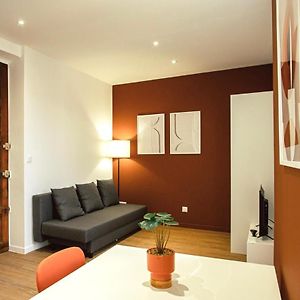 Studio Lit Queen-Size