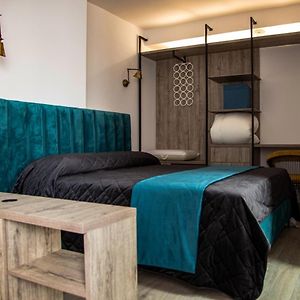 Lucas Central Premium Studios