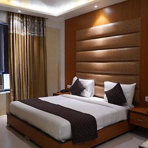 Hotel O Delhi, Near Karol Bagh Main Market And Metro Station
