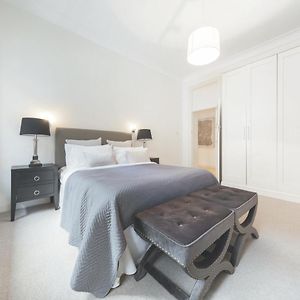 Appartement à 3 Chambres à Coucher