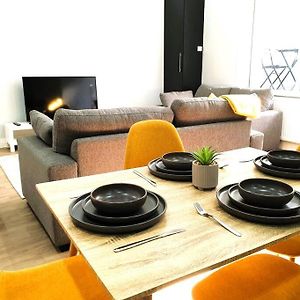 Appartement à 2 Chambres à Coucher