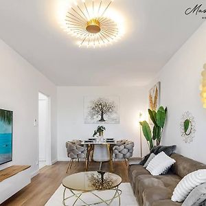 Gout De Luxe A Narbonne T3 Climatise, Spa, Parking