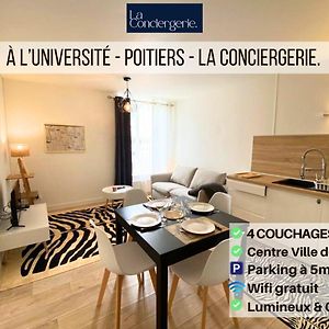 A L'Universite - Poitiers Centre- La Conciergerie