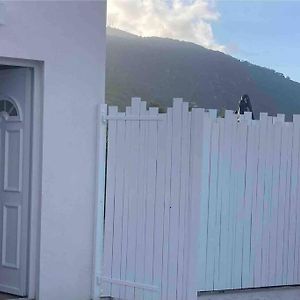 Petite Maison Avec Terrasse.