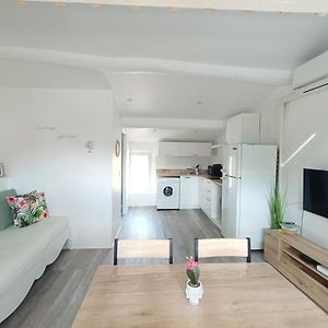 Au Centre De Frejus Charmant Appartement