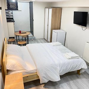 Chambre Économique Lit King-Size au Sous-Sol