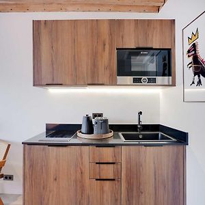 Stylish Studio - 2P - Vendome Square