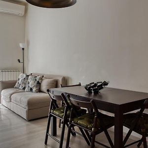 Joivy Vibrant 2Bed Apt With Balcony