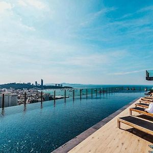 Central Pattaya - Infinity Pool Condo Pattaya View