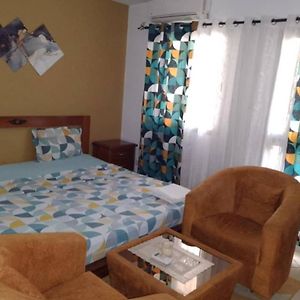 Studio Lit King-Size