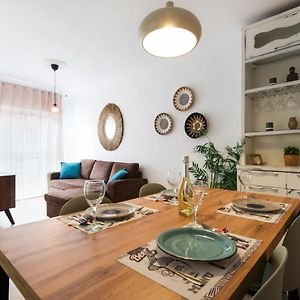 The 2Nd Corner: Central Apartment Ideal For Groups