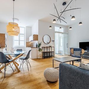 Appartement à 2 Chambres à Coucher