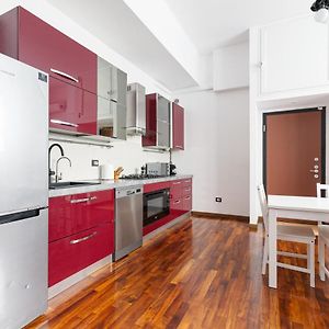 Guesthost - Cosy Apt Close To Piazza Insubria