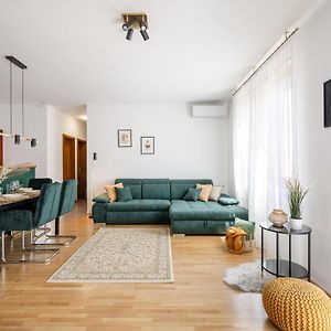 Appartement à 2 Chambres à Coucher