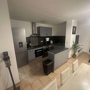 Appartement à 2 Chambres à Coucher