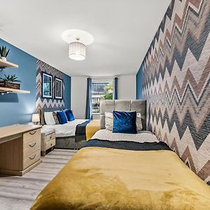Large Central Manchester Apartment - Sleeps 8
