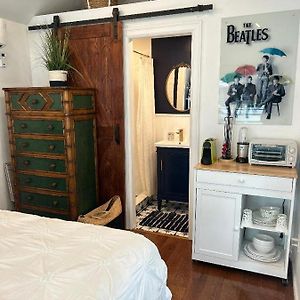 Adorable 1 Bedroom Cottage