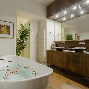 Spacious Apartment Near Wenceslas Square With Master Bed