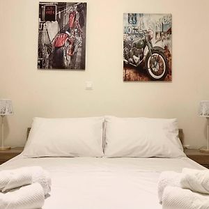 Alexa'S Downtown Apartment