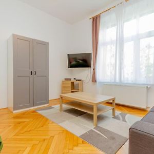 Bartok Boulevard Apartment By Nw