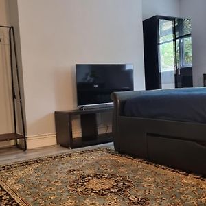 33 Camden Square - Double Room