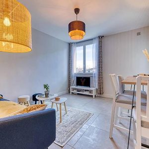 Ambiance Cosy: 4 Personnes-Wifi Fibre-Tout Equipe