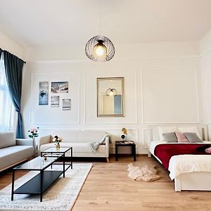 Jozsef 18 Apartment - 5 Mins To New York Cafe
