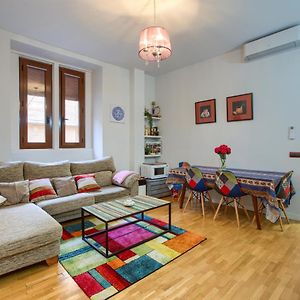 Appartement à 2 Chambres à Coucher