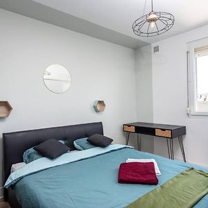 L E Trianon B Avec Salle De Sport