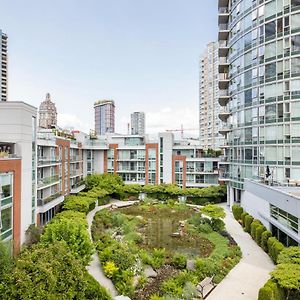 Gardenview Modern Condo With Parking, Gym, Pool, Ac