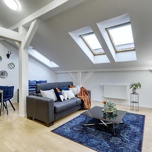 Spacious Old Town Loft For 6