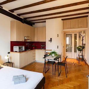 Appartement à 2 Chambres à Coucher
