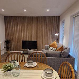 Large Jewellery Quarter Apartment - Sleeps 7! New