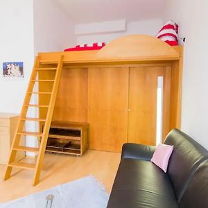 Retro Chic - Charming Apartment Near Augarten