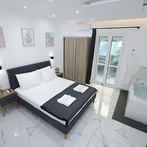 3Bd Jacuzzi Mansion