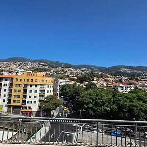Garden And Seaview Apartment - Free Parking