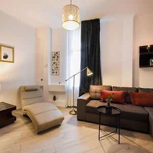 Discover Comfort: Charming & Spacious Apartment In The Old Town