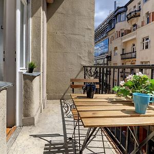 Akacfa 7 Two Bedroom Central Apartment