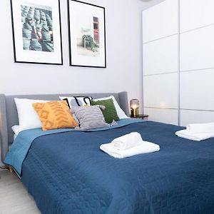Chic206 Retreat: Modern 1Br Gem With Balcony By Nw