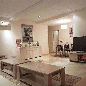 Appartement à 2 Chambres à Coucher