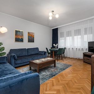 Lewicka 8 By Homeprime