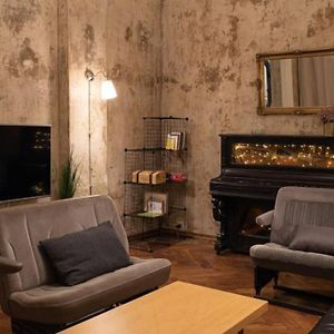 Horse House Apartment