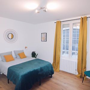 Studio Lit King-Size