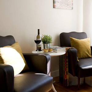Romantic & Renewed 1 Bedroom Apartment In Campolide - 1E