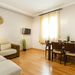 Appartement à 3 Chambres à Coucher