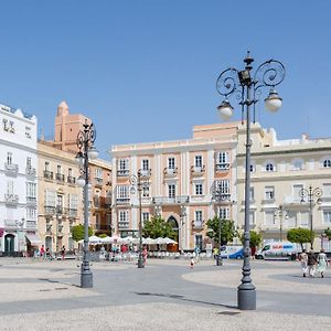 Apartamento Con Patio En Cadiz Centro