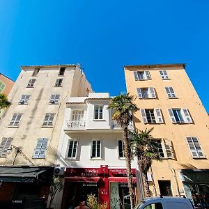 Les Suites R Bonaparte - Appartements De Standing Au Coeur De La Vieille Ville Pietonne